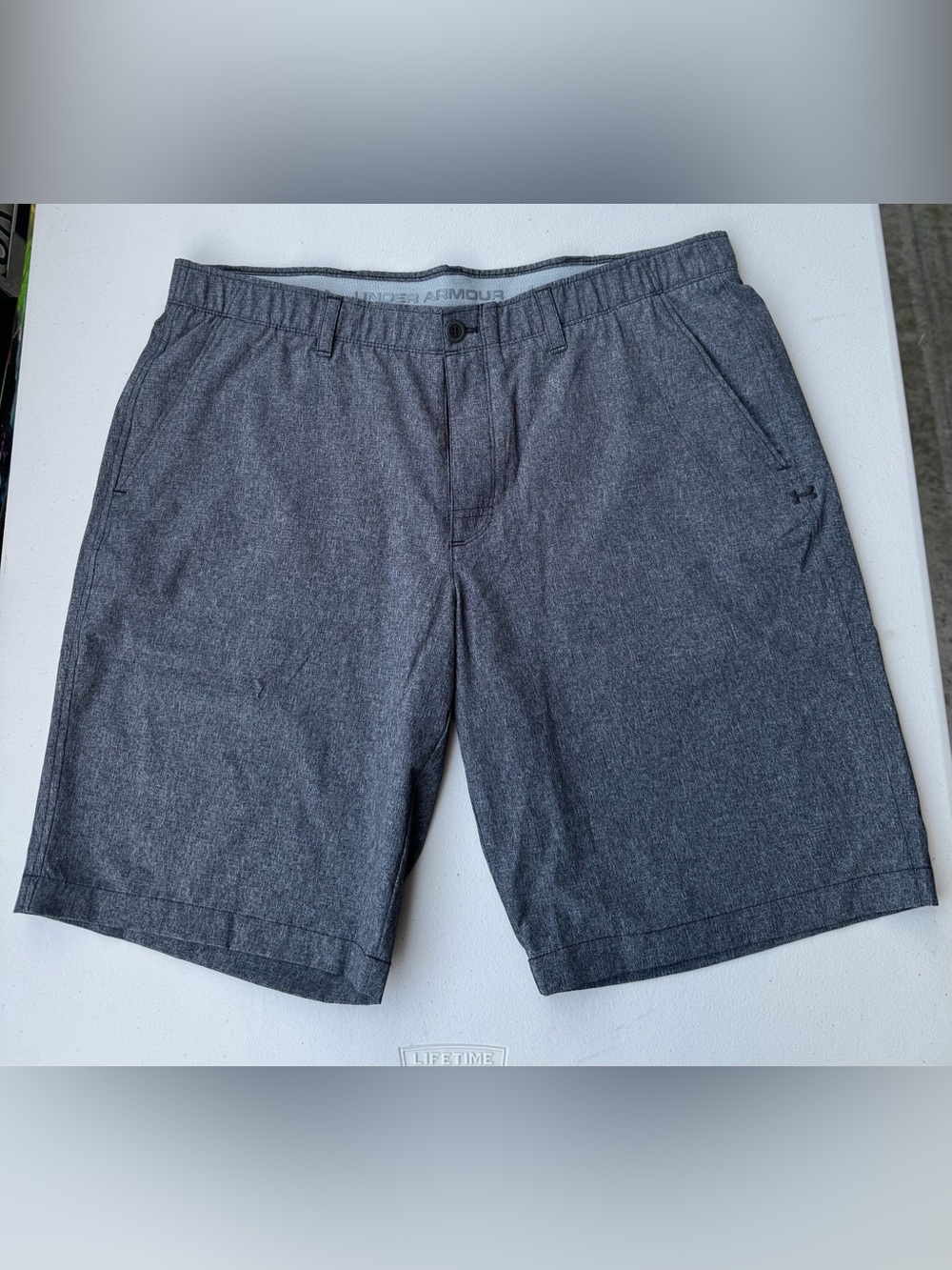 Under Armour Men's Charcoal UA Golf Vented Shorts, Size 40, Like New!!